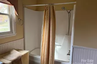 1250 21st Ave NE, Hickory, NC 28601 - Photo 8