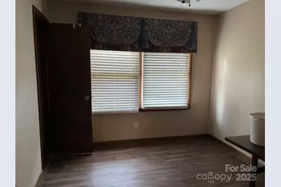 1250 21st Avenue NE, Hickory, NC 28601 - Photo 10
