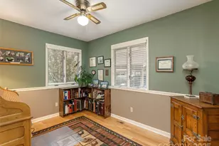 606 Red Oak Dr, Hendersonville, NC 28791 - Photo 20