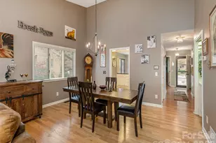 606 Red Oak Dr, Hendersonville, NC 28791 - Photo 10