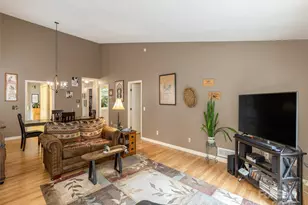 606 Red Oak Dr, Hendersonville, NC 28791 - Photo 8