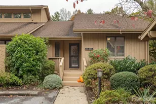 606 Red Oak Dr, Hendersonville, NC 28791 - Photo 2