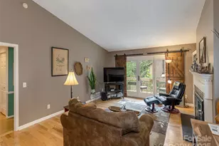 606 Red Oak Dr, Hendersonville, NC 28791 - Photo 6