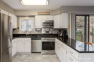 606 Red Oak Dr, Hendersonville, NC 28791 - Photo 16