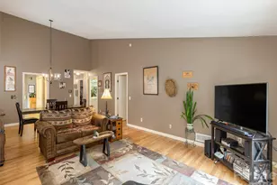 606 Red Oak Dr, Hendersonville, NC 28791 - Photo 8