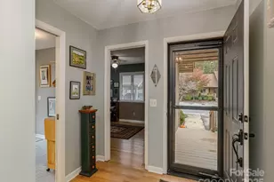 606 Red Oak Dr, Hendersonville, NC 28791 - Photo 4