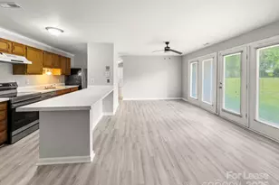 6131 Meadow Rose Ln, Charlotte, NC 28215 - Photo 2