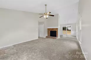 6915 Duncroft Ln, Charlotte, NC 28215 - Photo 2