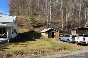 2812 Bald Mountain Rd, Burnsville, NC 28714 - Photo 4