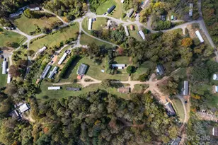 17 Hat Crk Dr, Asheville, NC 28806 - Photo 2