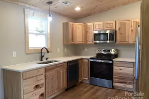 212 Brigsy Ln, Whittier, NC 28789 - Photo 8