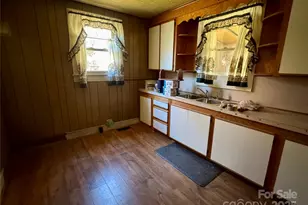 1116 W Davidson Ave, Gastonia, NC 28052 - Photo 10