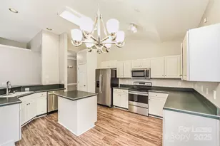 7121 Scuppernong Ct, Charlotte, NC 28215 - Photo 6