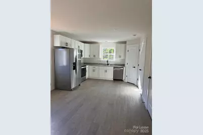 407 15th Avenue SW, Hickory, NC 28602 - Photo 2