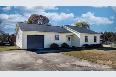 3520 20th Avenue NE, Hickory, NC 28601 - Photo 2