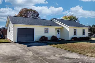 3520 20th Ave NE, Hickory, NC 28601 - Photo 2