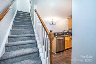 1310 Green Oaks Ln, Charlotte, NC 28205 - Photo 2
