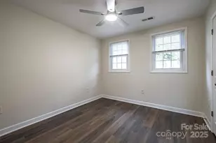 1310 Green Oaks Ln, Charlotte, NC 28205 - Photo 12