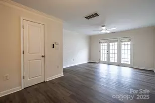 1310 Green Oaks Ln, Charlotte, NC 28205 - Photo 6