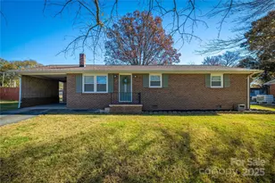 1046 22nd St NE, Hickory, NC 28601 - Photo 2