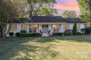 7030 Delta Lake Dr, Charlotte, NC 28215 - Photo 2