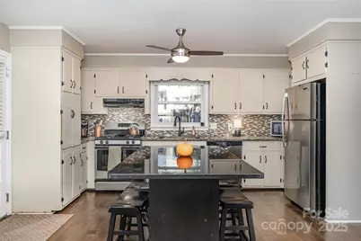 7030 Delta Lake Drive, Charlotte, NC 28215 - Photo 6