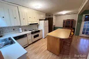 7501 Pawtuckett Rd, Charlotte, NC 28214 - Photo 6