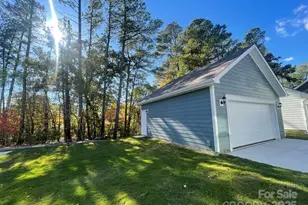 4028 Grommet Ct, Matthews, NC 28105 - Photo 2