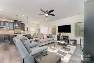 10356 Black Locust Ln, Charlotte, NC 28215 - Photo 6