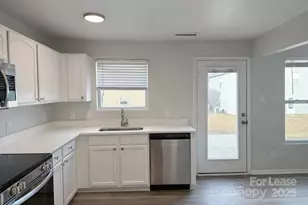 5235 Swearngan Rd, Charlotte, NC 28216 - Photo 6