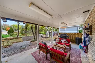 7116 Hollyhouse Dr, Charlotte, NC 28215 - Photo 40