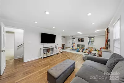 7116 Hollyhouse Drive, Charlotte, NC 28215 - Photo 36