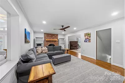 7116 Hollyhouse Drive, Charlotte, NC 28215 - Photo 14