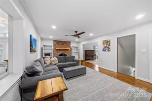 7116 Hollyhouse Dr, Charlotte, NC 28215 - Photo 14