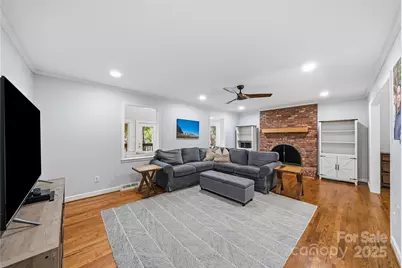 7116 Hollyhouse Drive, Charlotte, NC 28215 - Photo 12