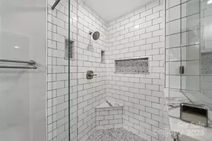 7116 Hollyhouse Dr, Charlotte, NC 28215 - Photo 32