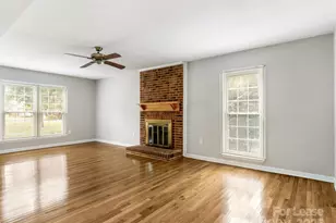 9701 Kent Village Dr, Charlotte, NC 28269 - Photo 8