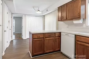 9701 Kent Village Dr, Charlotte, NC 28269 - Photo 6