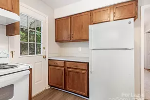 9701 Kent Village Dr, Charlotte, NC 28269 - Photo 4