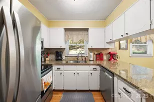 1711 McCombs St, Newton, NC 28658 - Photo 2