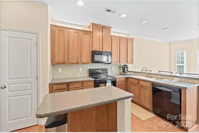 9911 Dominion Crest Drive, Charlotte, NC 28269 - Photo 18