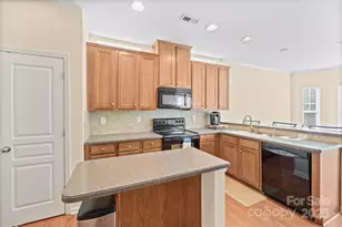 9911 Dominion Crest Dr, Charlotte, NC 28269 - Photo 18