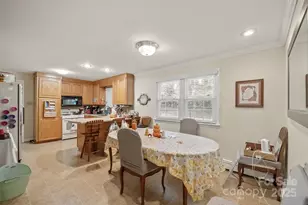 3010 7th St Dr NE, Hickory, NC 28601 - Photo 6