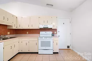 24 Green Acres Dr, Candler, NC 28715 - Photo 8