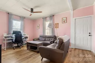 204 Shelby St, Hickory, NC 28601 - Photo 12