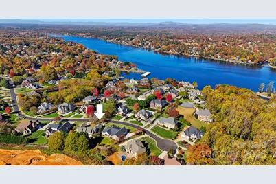 4410 1st Street Drive NW, Hickory, NC 28601 - Photo 2