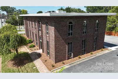 375 10th Avenue Drive NE, Hickory, NC 28601 - Photo 2