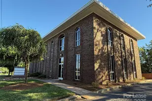 375 10th Ave Dr NE, Hickory, NC 28601 - Photo 1