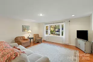 228 Raintree Dr, Hendersonville, NC 28791 - Photo 6