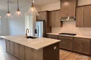 4150 Eastover Glen, Charlotte, NC 28269 - Photo 2